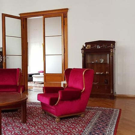 Luxury Apartment In The Heart Of Varazdin Exterior photo