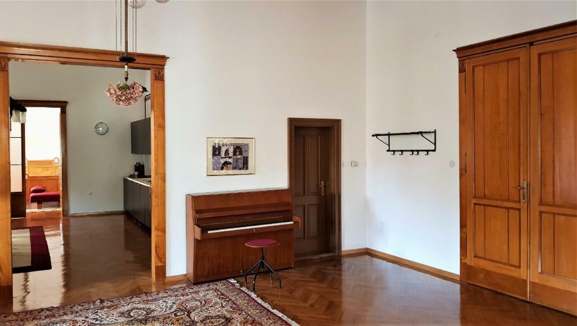 Luxury Apartment In The Heart Of Varazdin Exterior photo